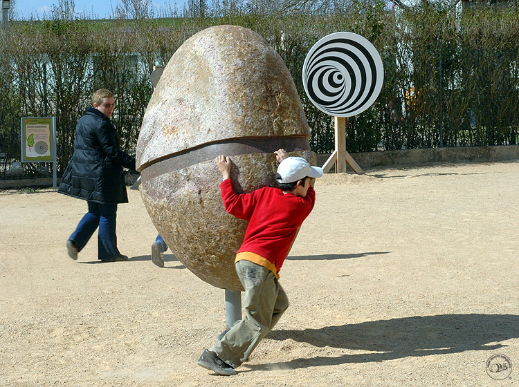 Turning Stone, weight = 2 – 3 t, height = 1.50 m